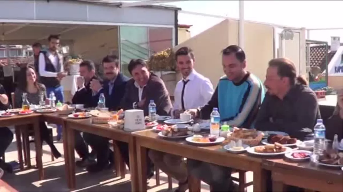 Ayvalık'ta Beş Belediye Başkan Adayı Kahvaltıda Buluştu