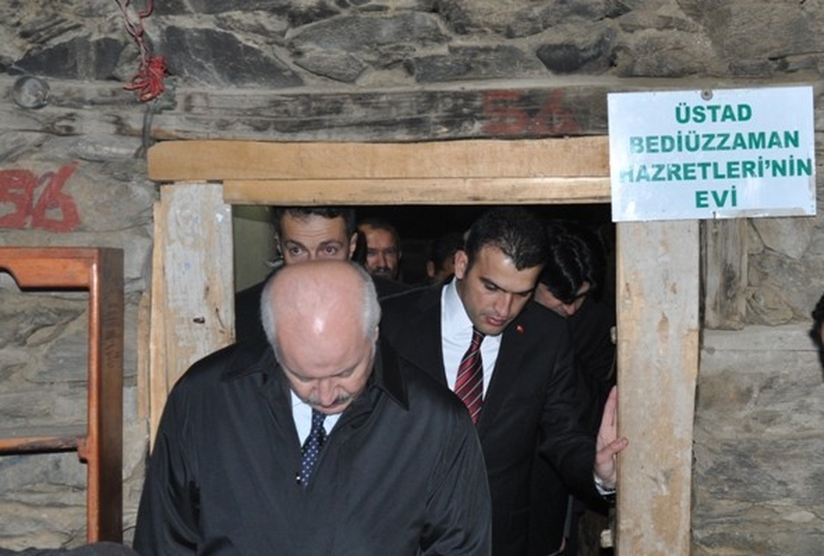 Bitlis Valisi Orhan Öztürk\'den Bediüzzaman Said Nursi\'nin Evini Ziyaret Etti