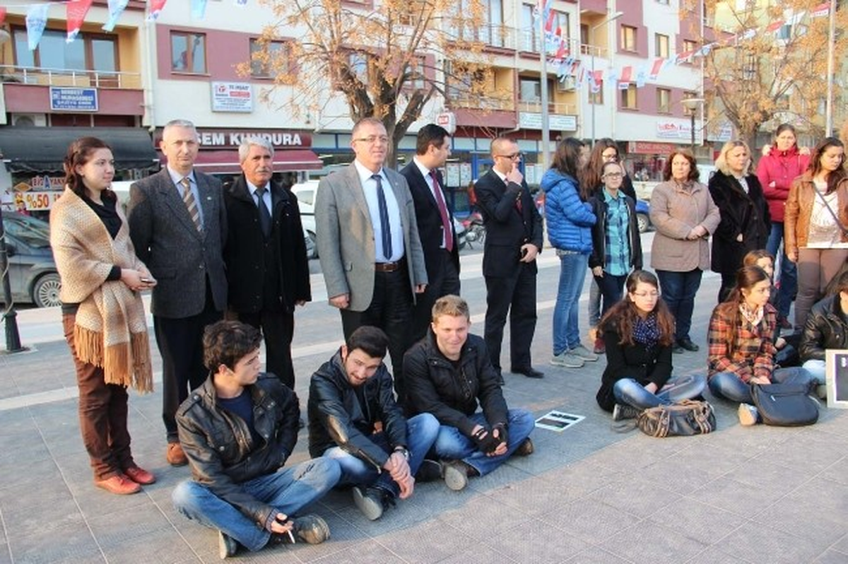Çan\'da Berkin Elvan İçin Sessiz Eylem