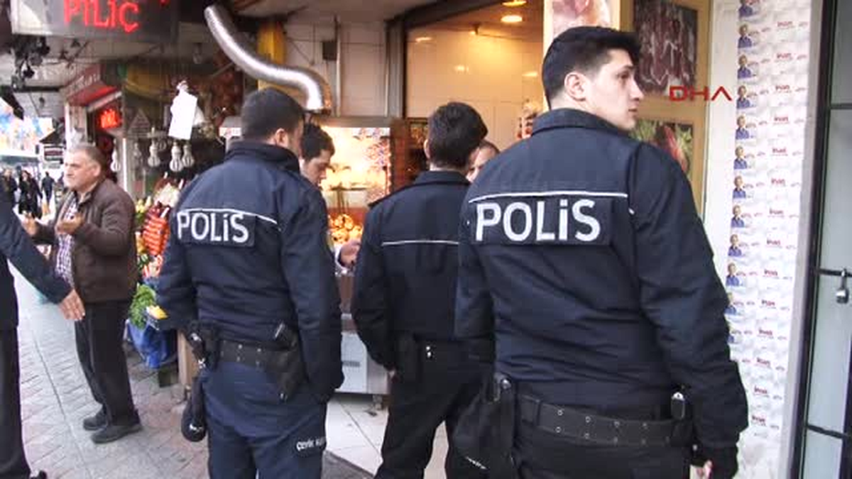 CHP Beyoğlu Seçim Merkezine Taşlı Saldırı