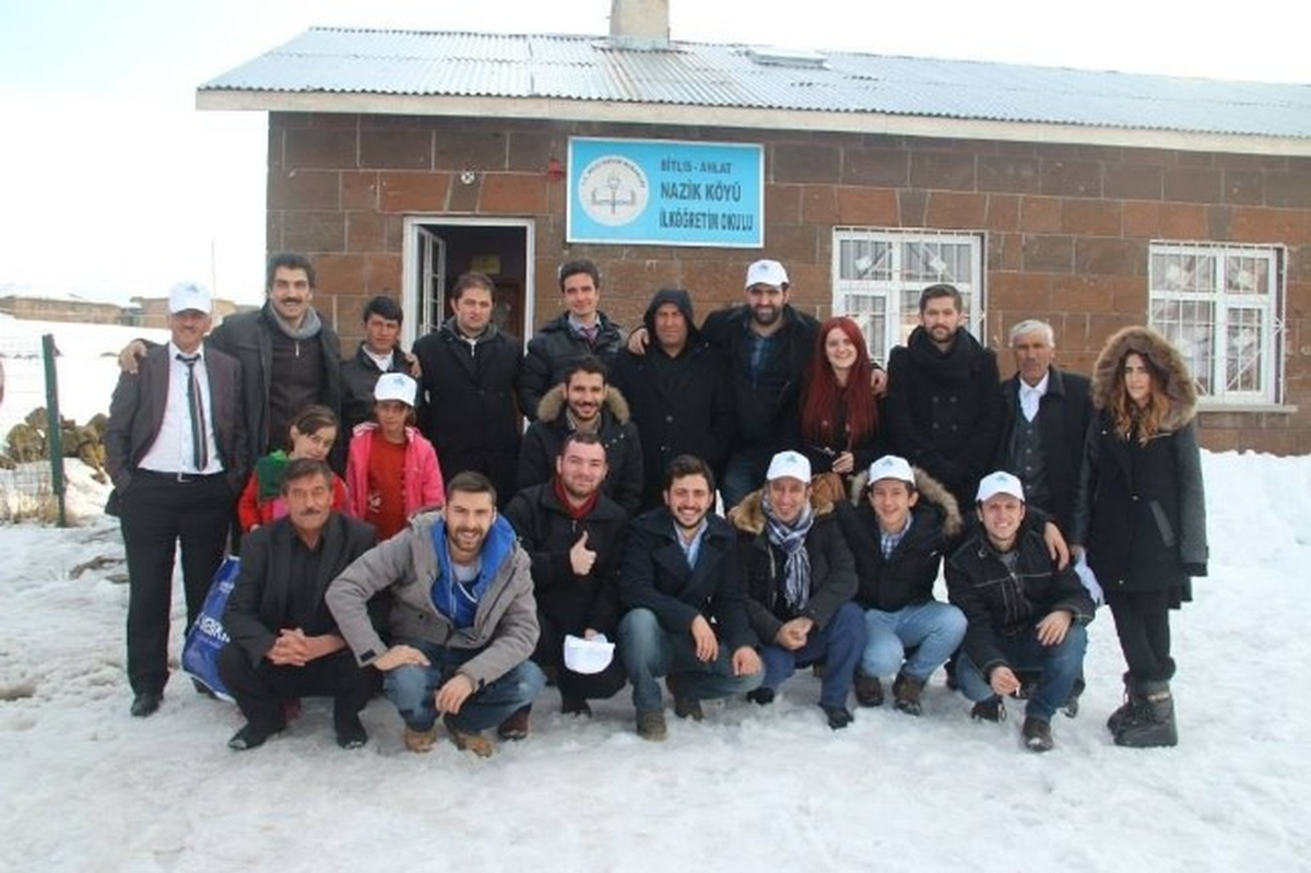 Dokuz Önü" Ahlatlı Öğrencileri Unutmadı