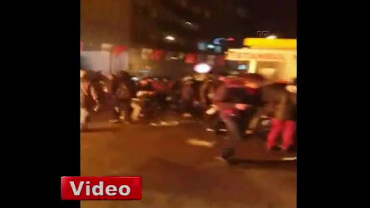 Ekmek Büfesini Talan Edip Eşyalarını Barikat Ateşine Attılar