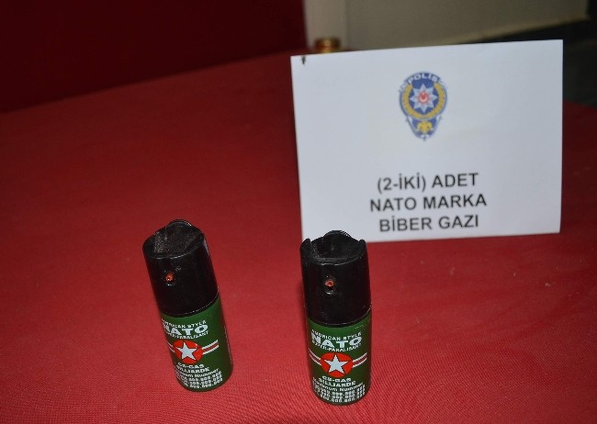 Viranşehir\'de Elektroşoklu Fener ve Biber Gazı Yakalandı