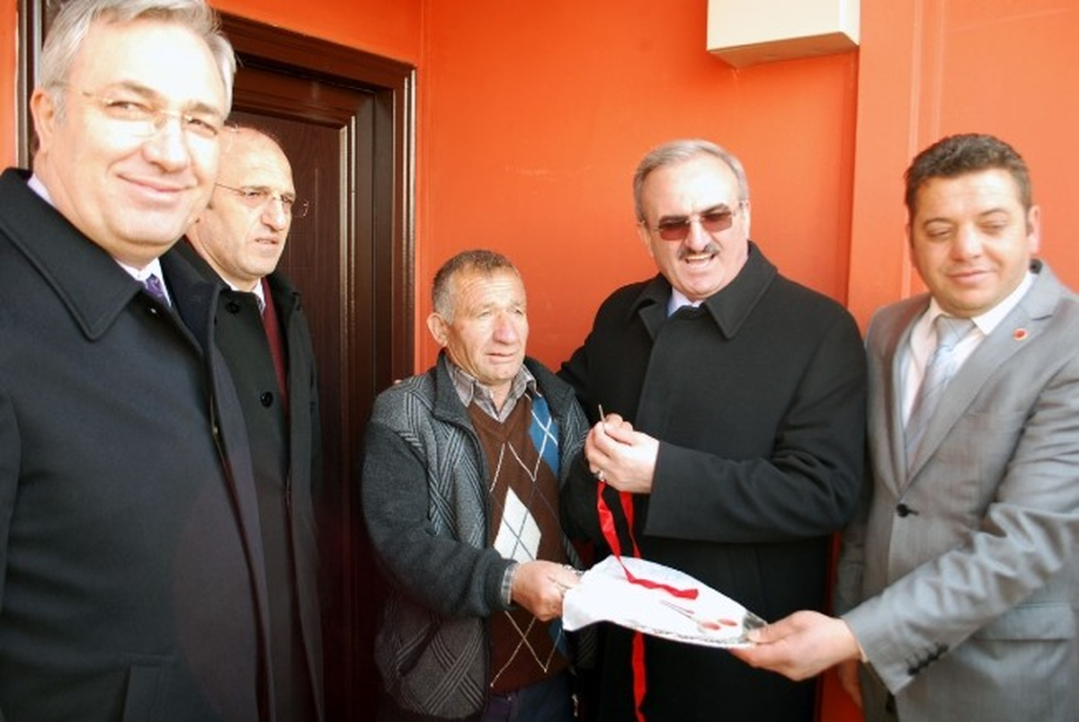 Evi Yanan Aileye Prefabrik Ev