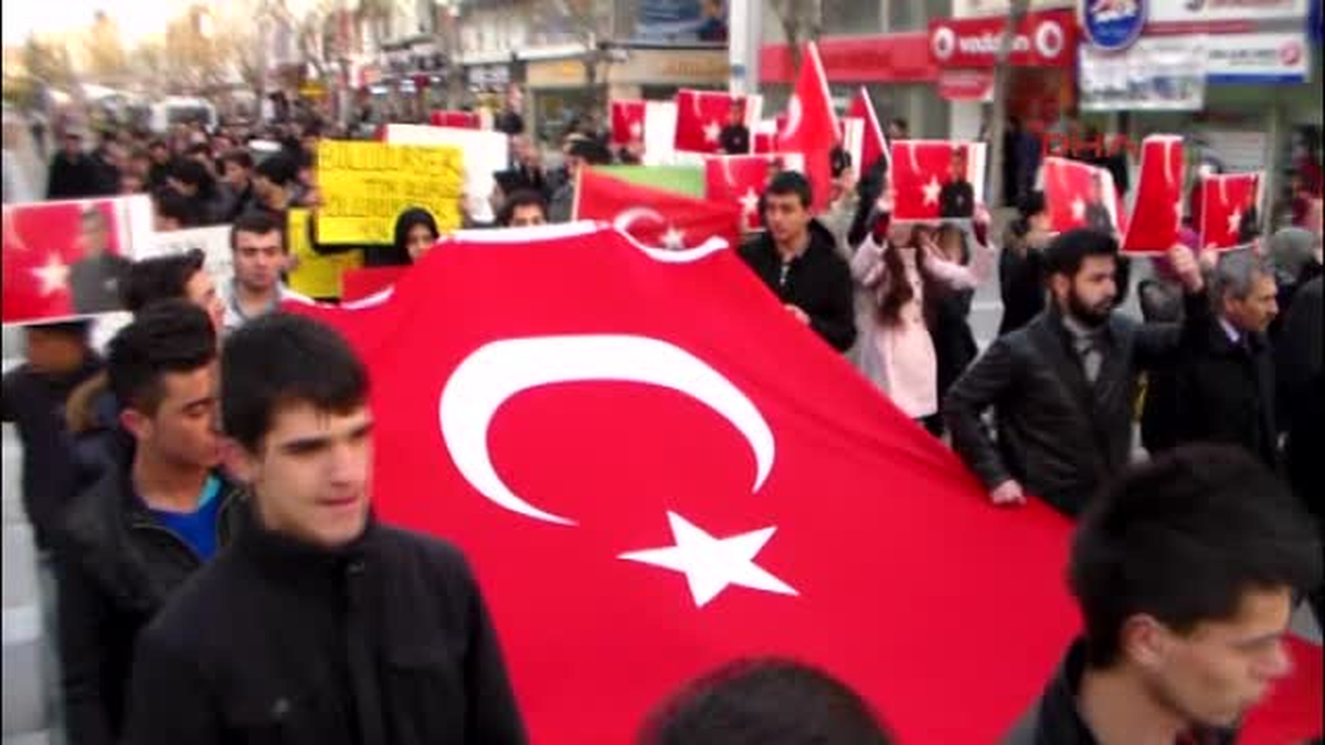 Eylemde Yaşamını Yitiren Polis İçin Uşak\'ta Yürüyüş