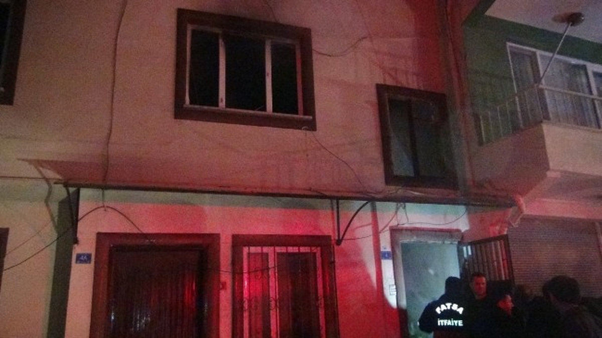 Fatsa\'da Ev Yangını Paniğe Neden Oldu