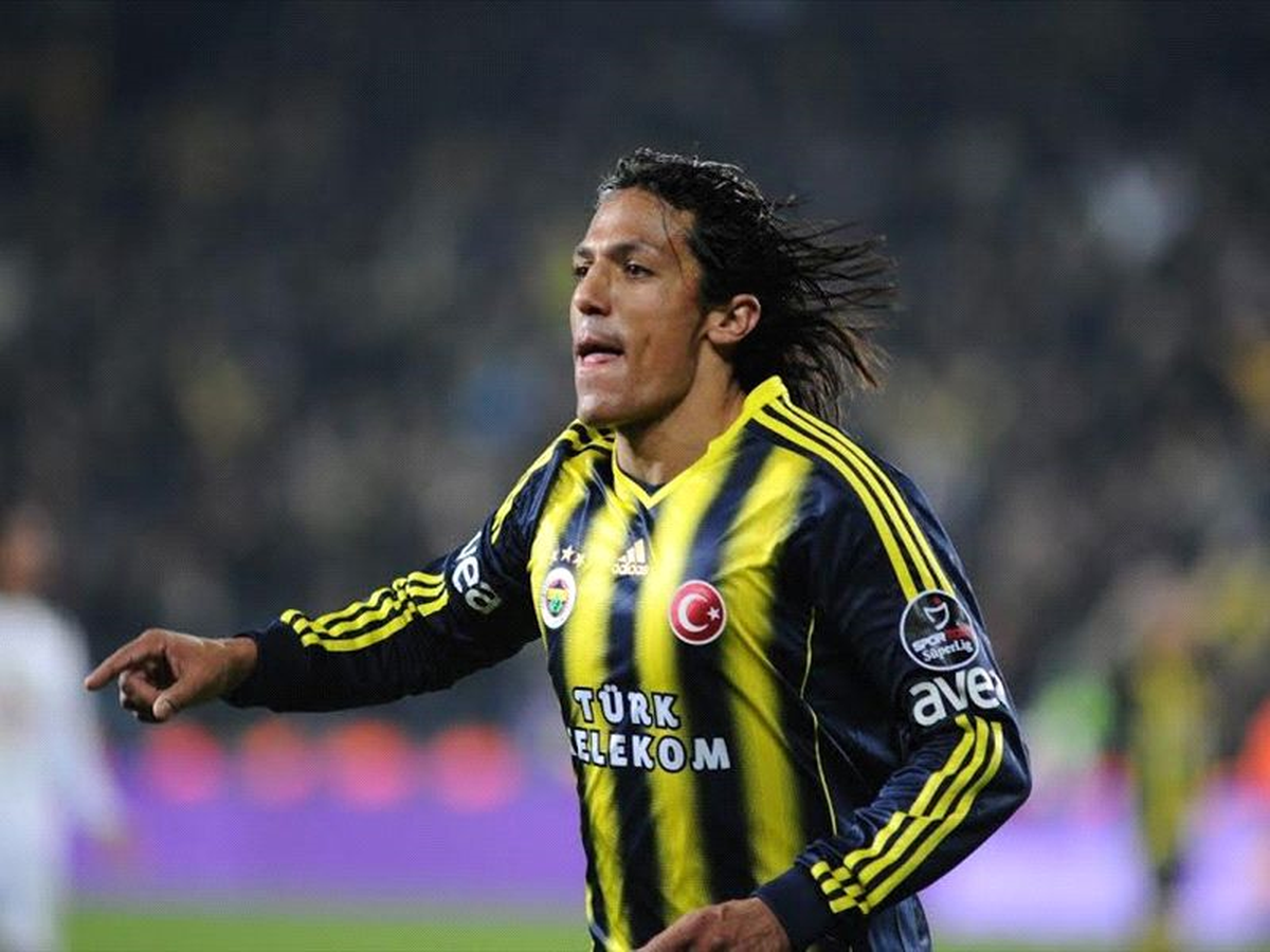 Fenerbahçe\'de Alves Takıma Döndü
