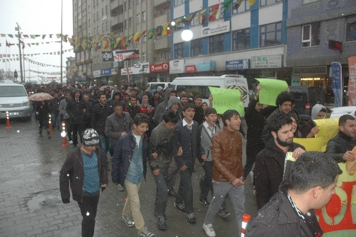 Hakkari Cöder Üyesi Öğrenciler Berkin İçin Yürüdü