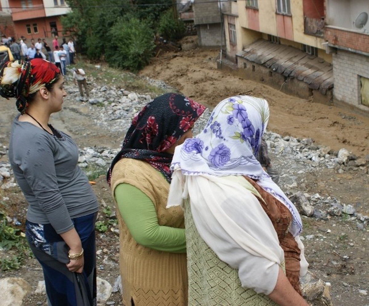 Hakkari\'deki Dere Yatakları Tehlike Saçıyor