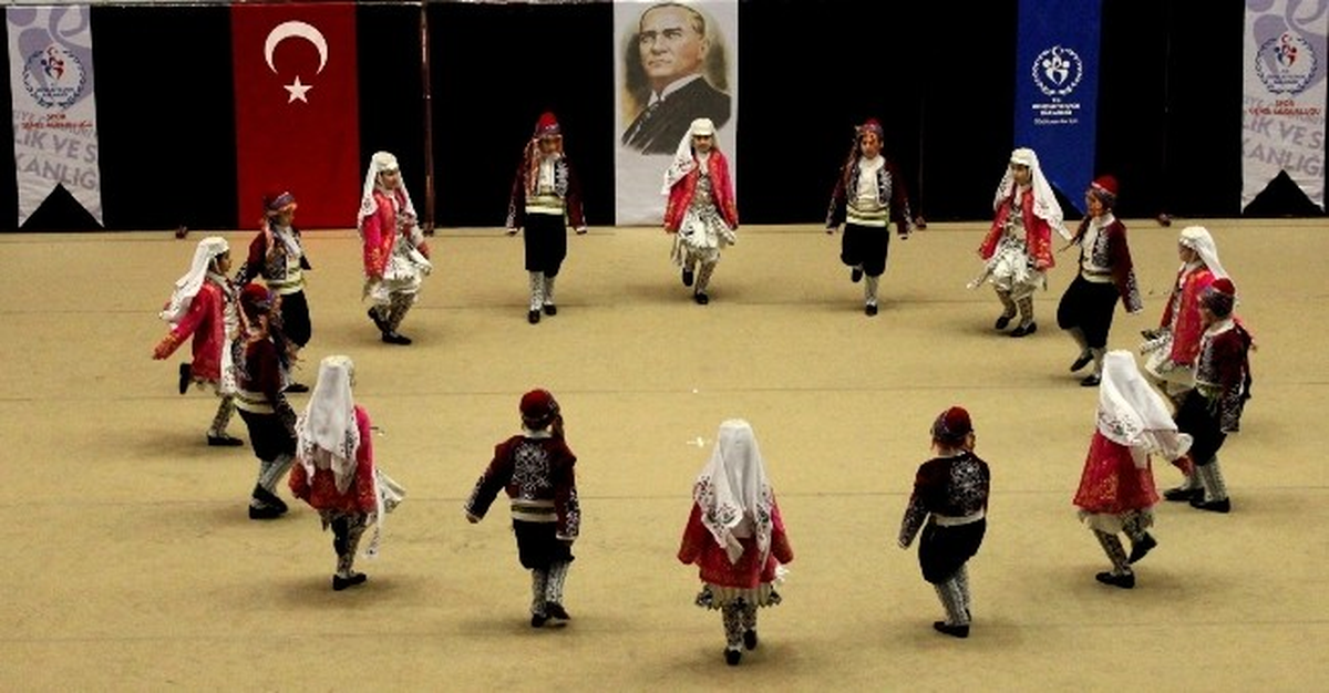 Halk Oyunları Yarışması Başladı