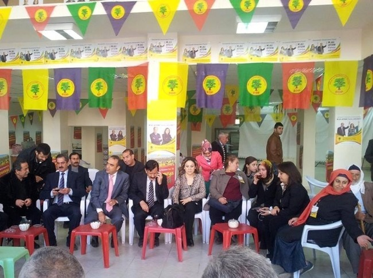 Diyarbakır\'da AK Parti\'den BDP\'ye Ziyaret