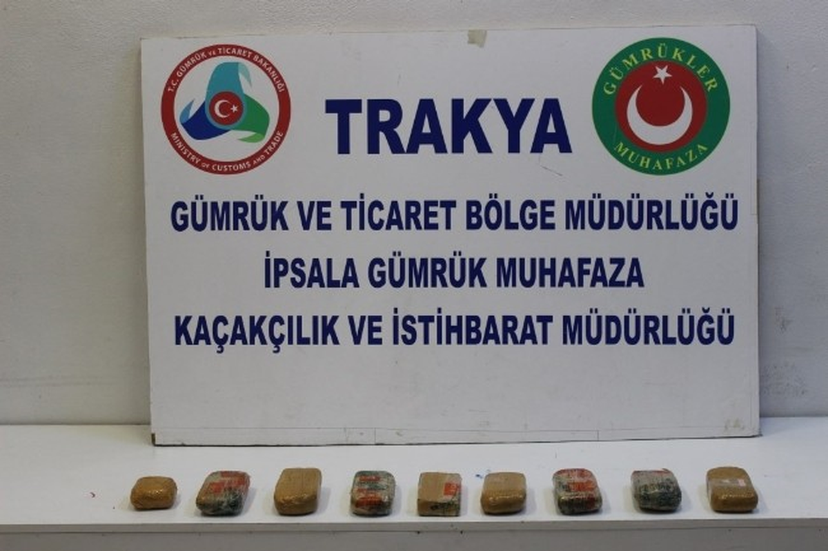 İpsala\'da Bir Otomobilde 4 Kilo Eroin Ele Geçirildi