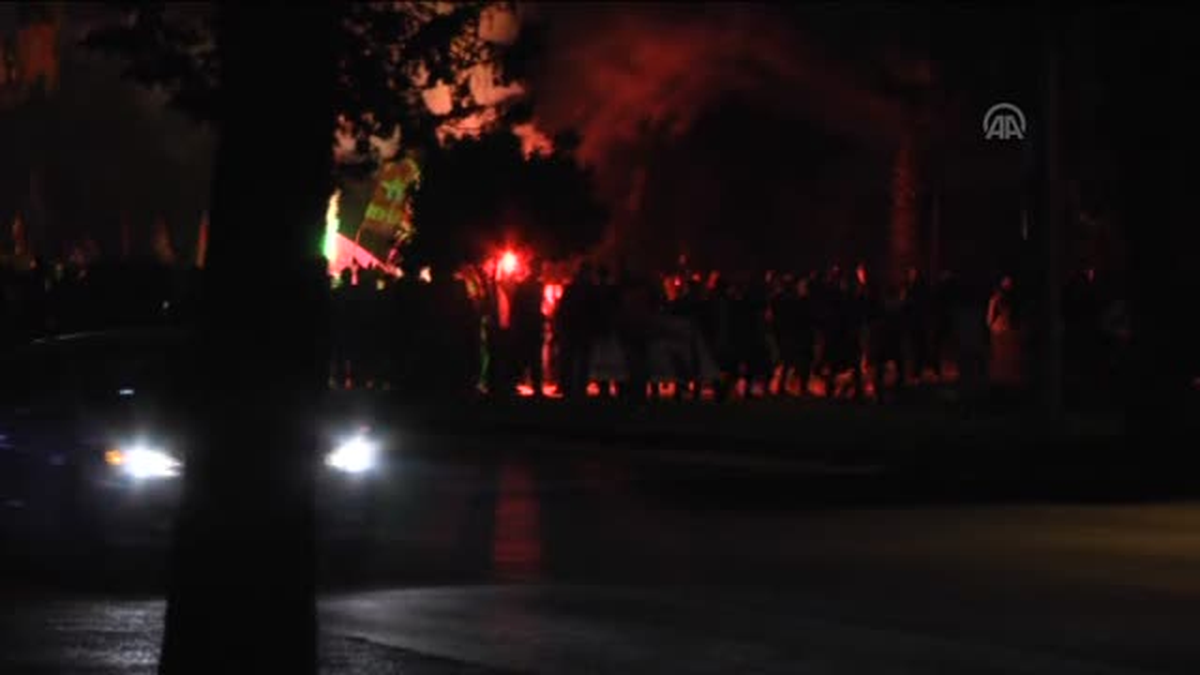 Mersin\'de İzinsiz Gösteriye Polis Müdahalesi
