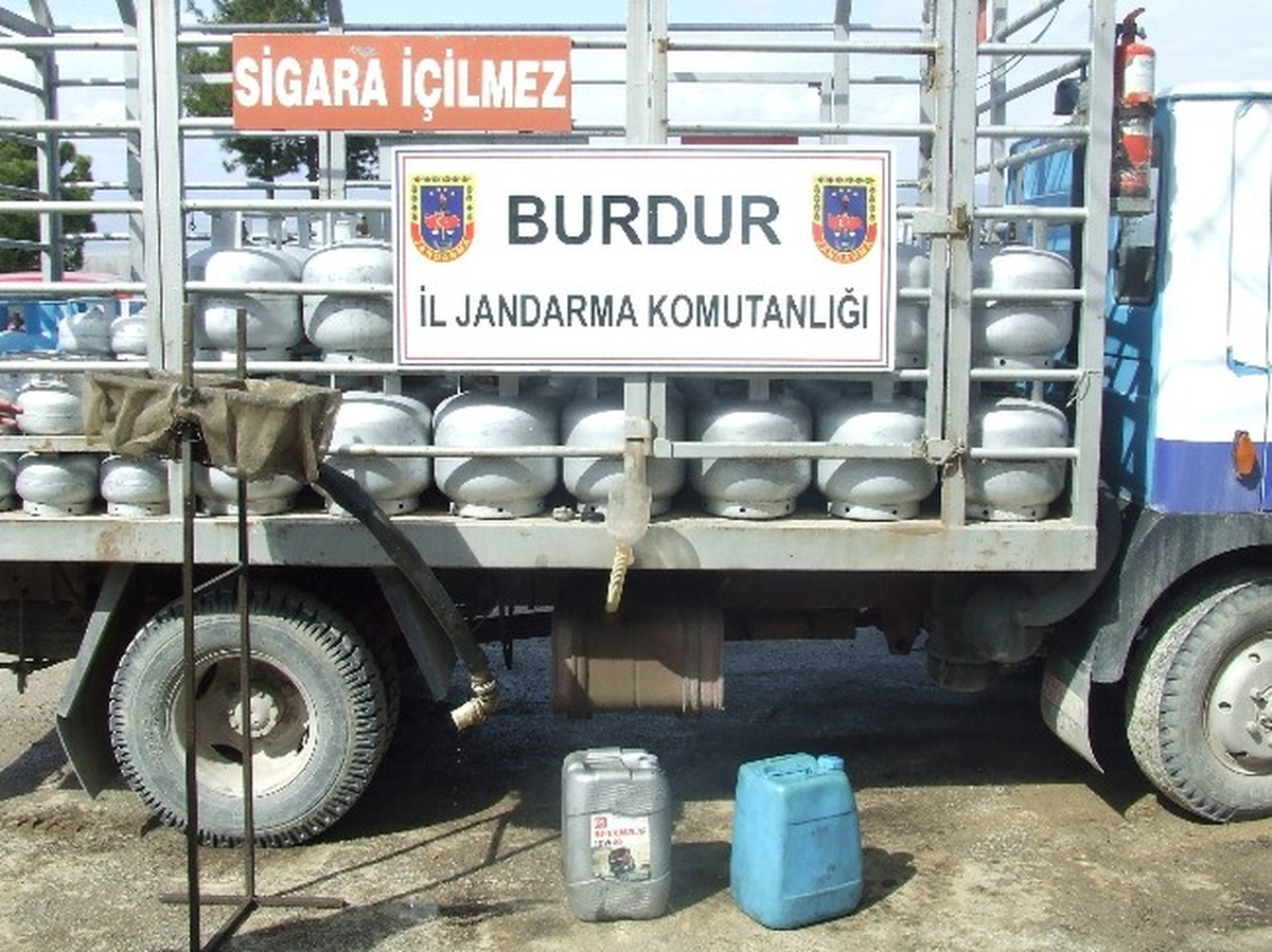 Jandarmadan Kaçak Madeni Yağ Satışına Suçüstü