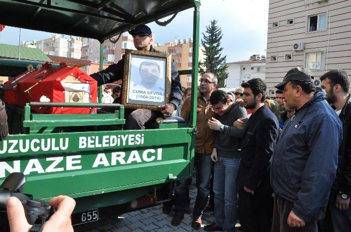 Kalp Krizi Geçiren Polis Memuru Toprağa Verildi
