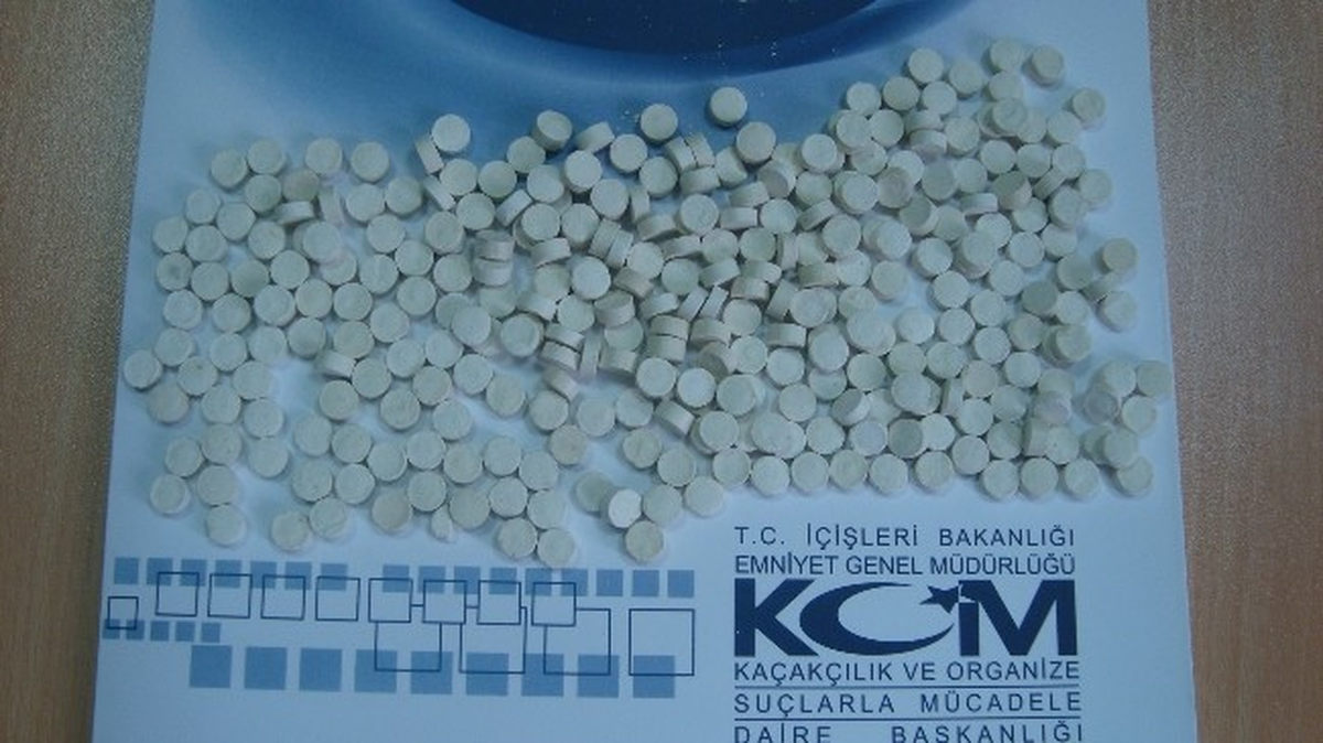Kocaeli\'de 354 Adet Ecstasy Hap ile 959 Gram Esrar Ele Geçirildi