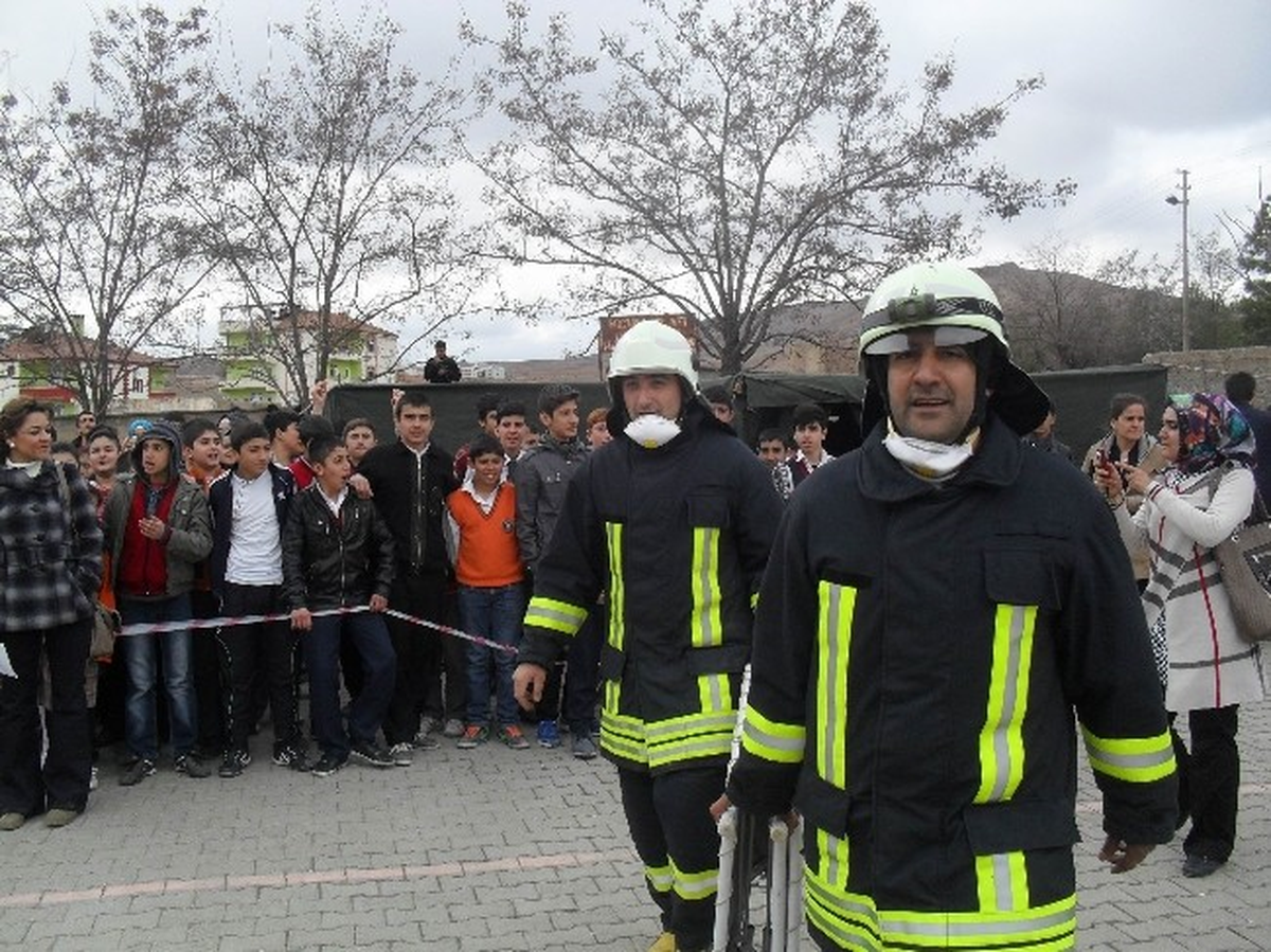 Kovancılar Ortaokulunda Deprem Tatbikatı