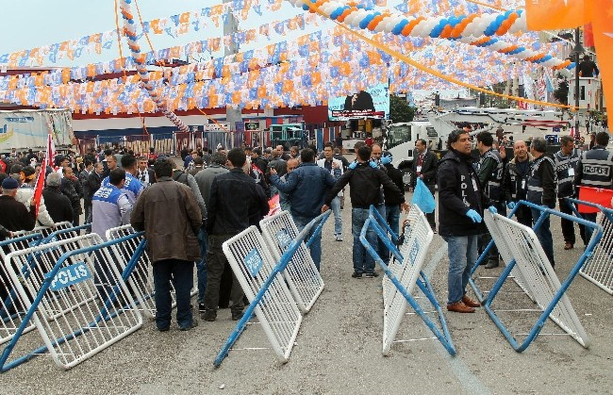 Mersin, Başbakanı Bekliyor