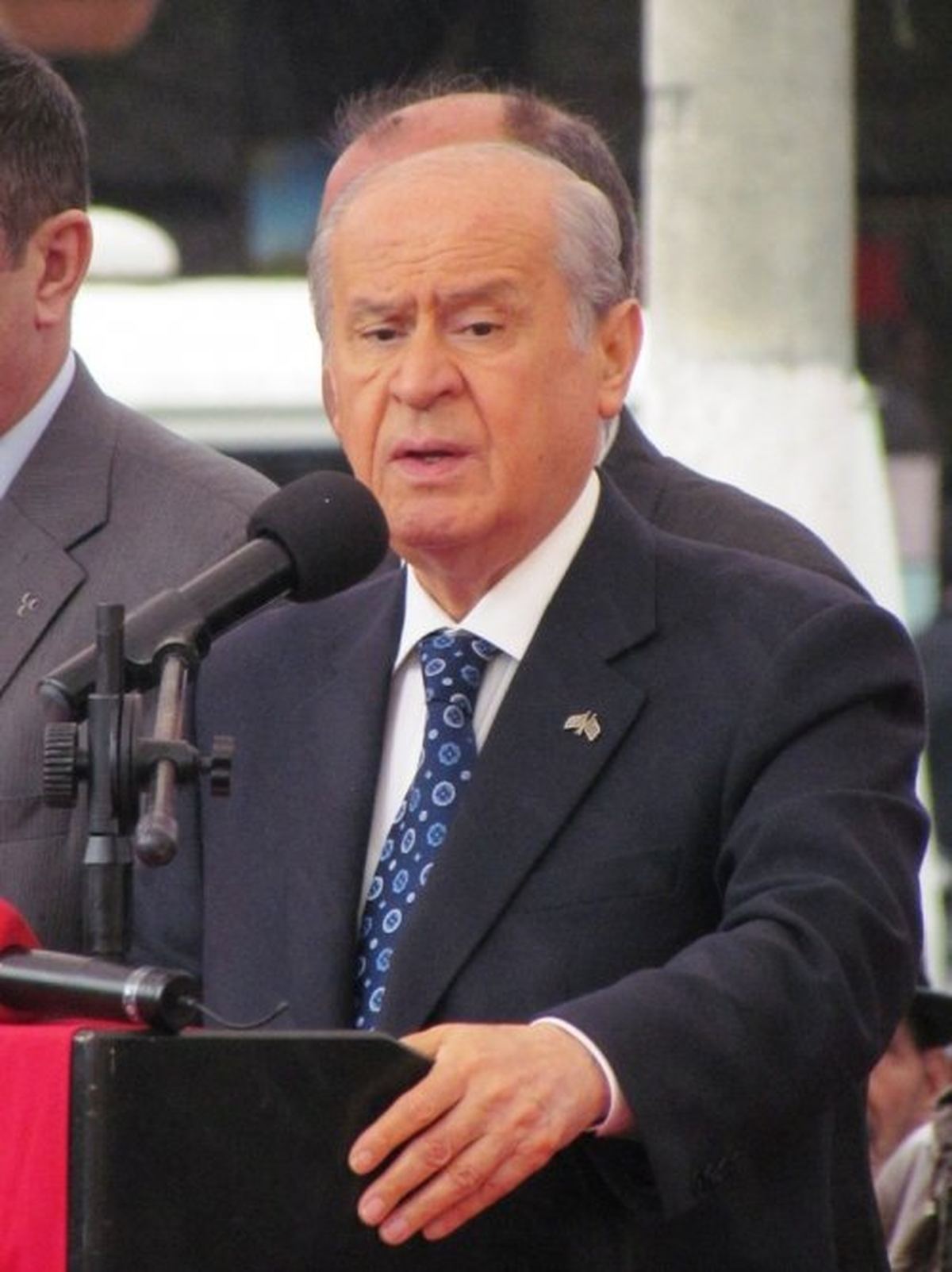 Bahçeli: Başbakan\'ı Uyarın Bu Yolun Yol Olmadığını Gösterin