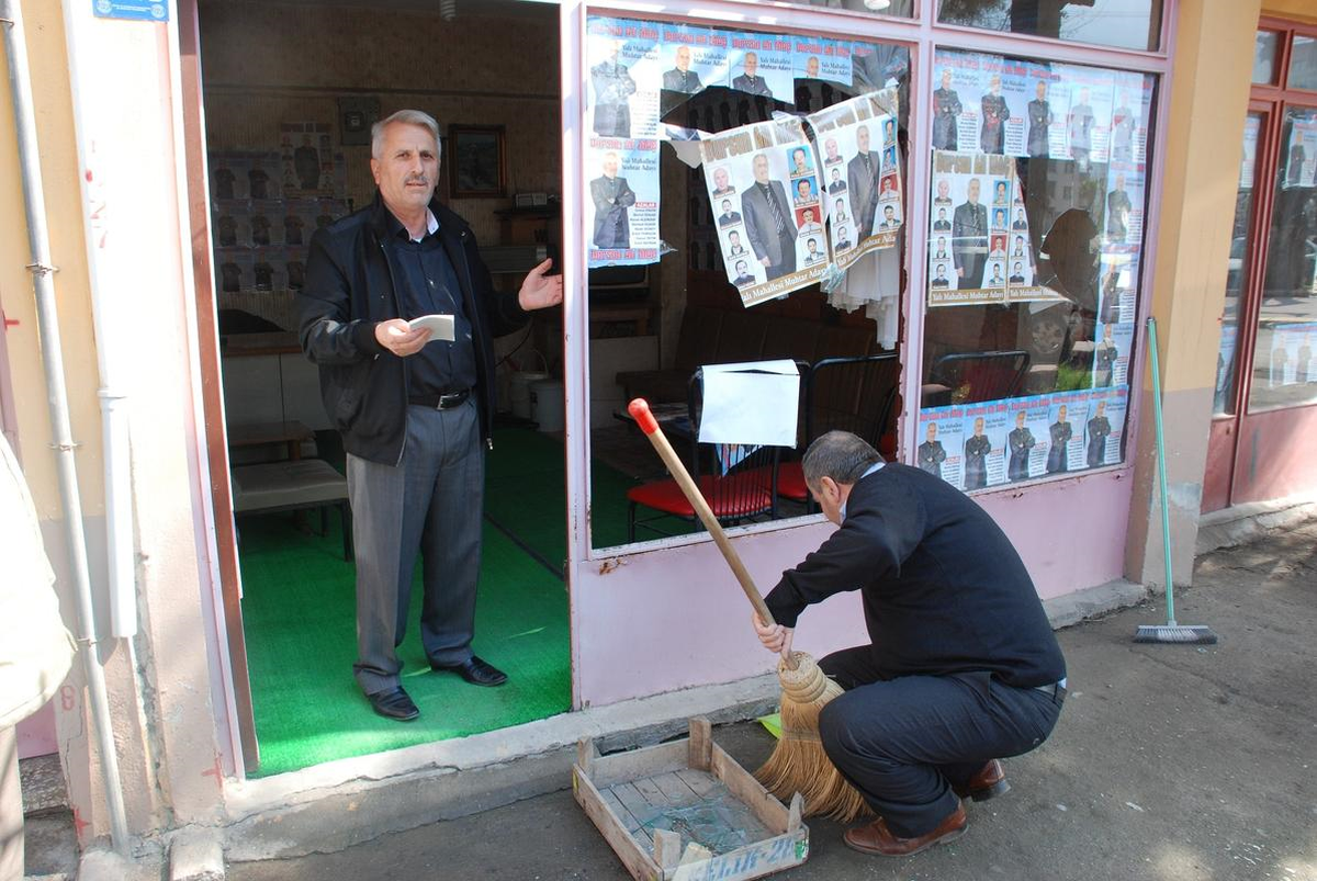 Muhtar Adayının Seçim Ofisine Taşlı Saldırı İddiası