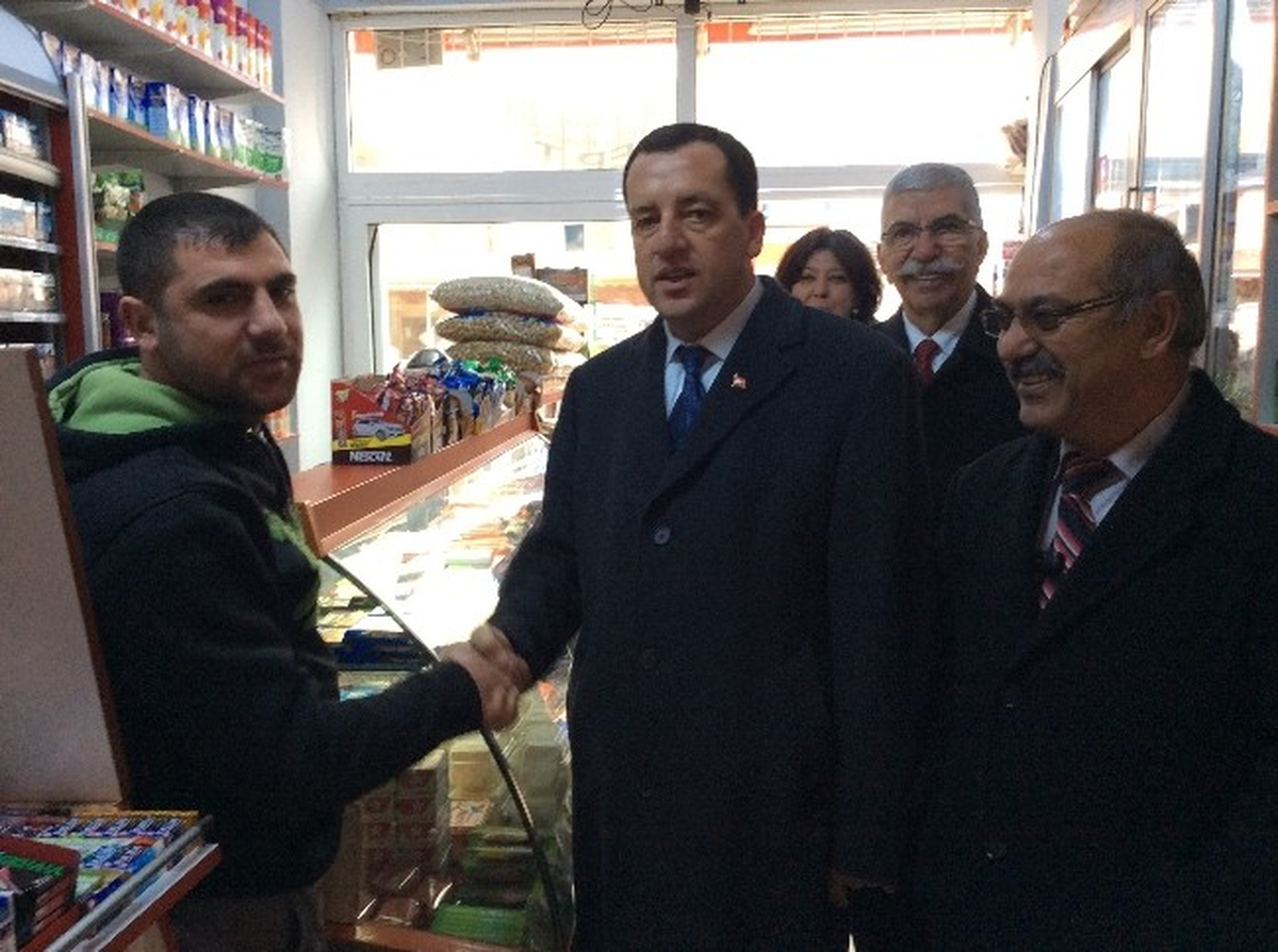 Narlıdere, AK Parti Adayı Dereli\'yi Bağrına Bastı