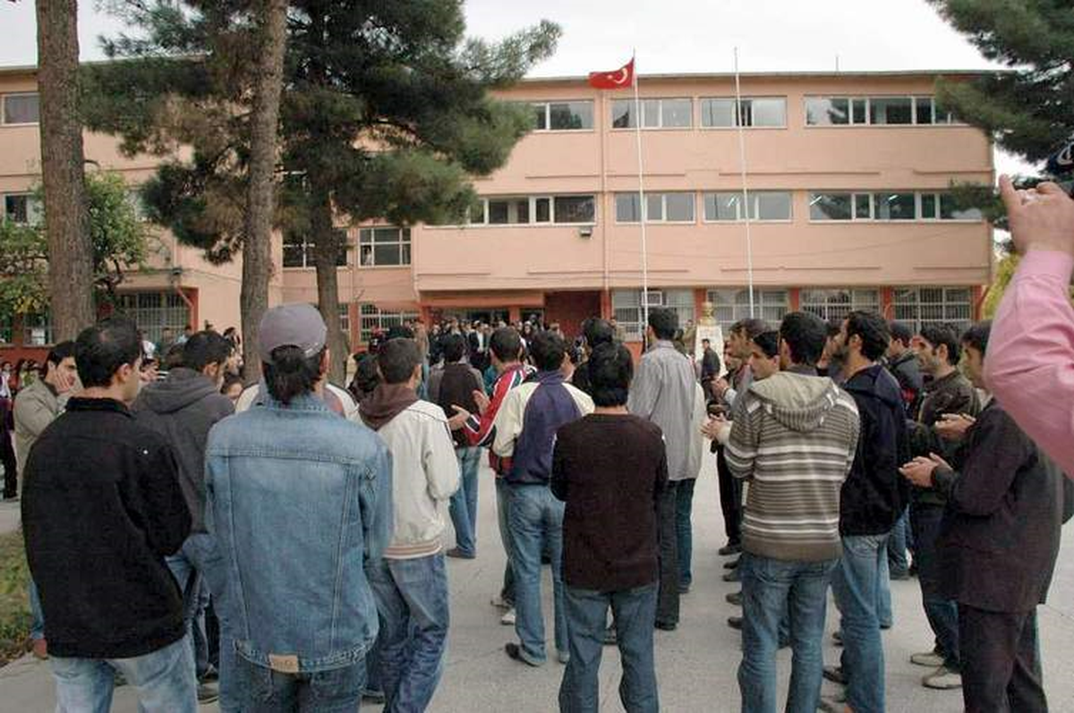 Üniversitenin Yüksek Lisans Sınavlarına Tepki