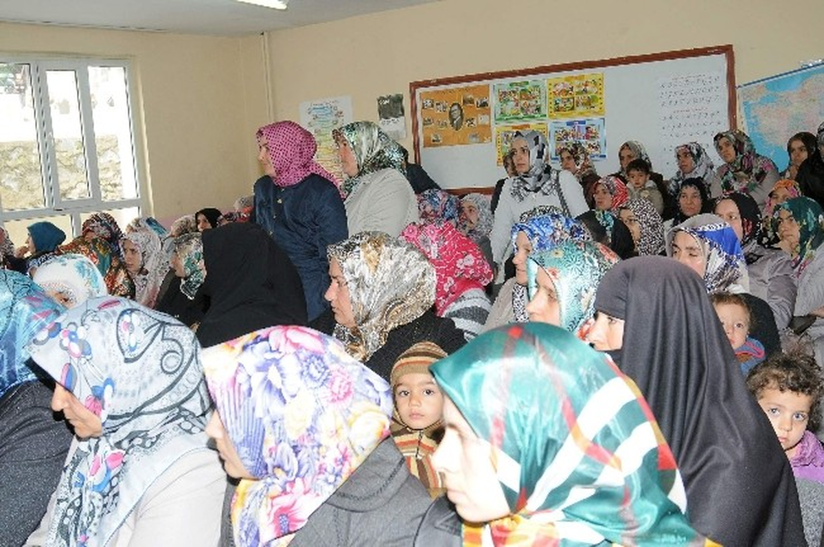 Öğrenci Velilerine Seminer Verildi