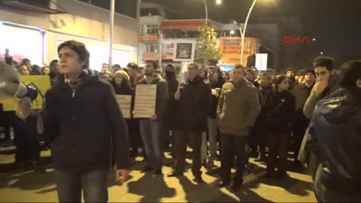 Sakarya\'da Karşıt Görüşlü Gruplar Arasında Kavga Çıktı