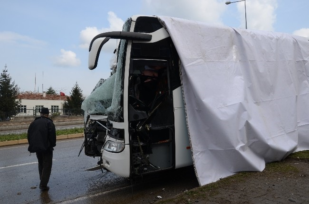 Samsun'da Yolcu Otobüsü Kaza Yaptı: 4 Yaralı