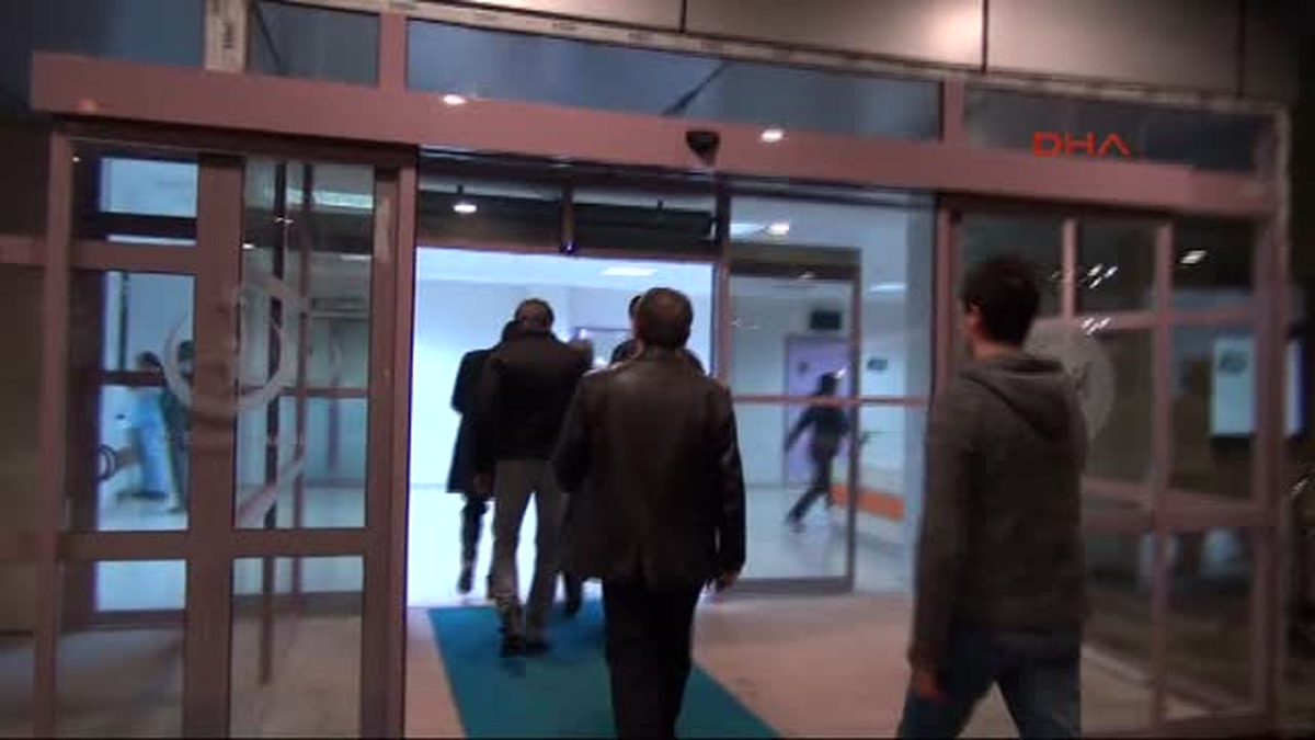 Tunceli\'de Ölen Polisin Arkadaşları Hastaneye Akın Etti