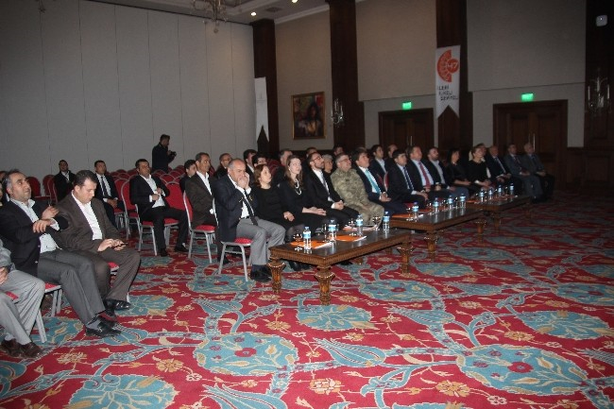 Türkiye\'nin İlk 4 Dilli Kanalı Yayında