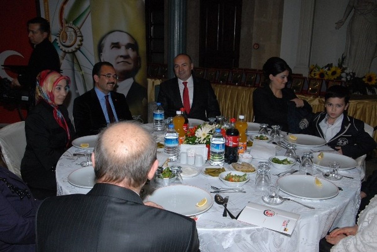 Uşak Belediye Meclisi\'nde Veda Gecesi Düzenlendi