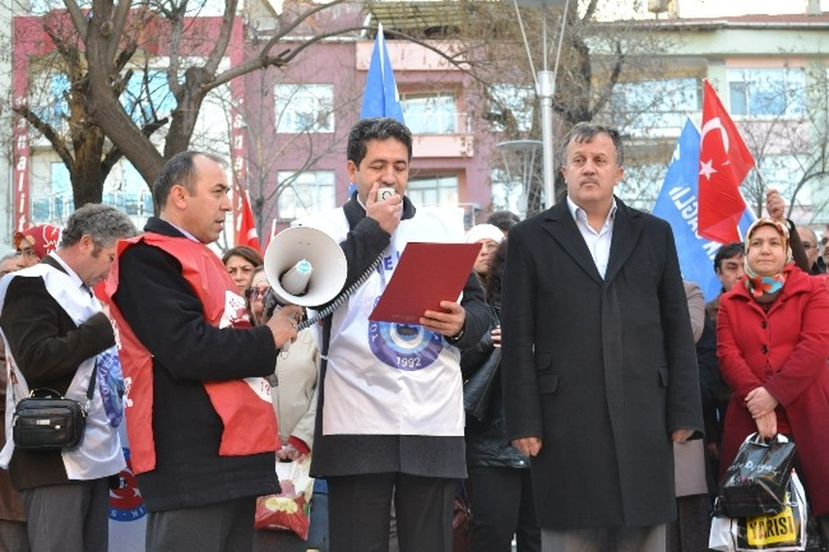 Uşak\'ta Sağlık Çalışanları 14 Mart\'ta Taleplerini İletti
