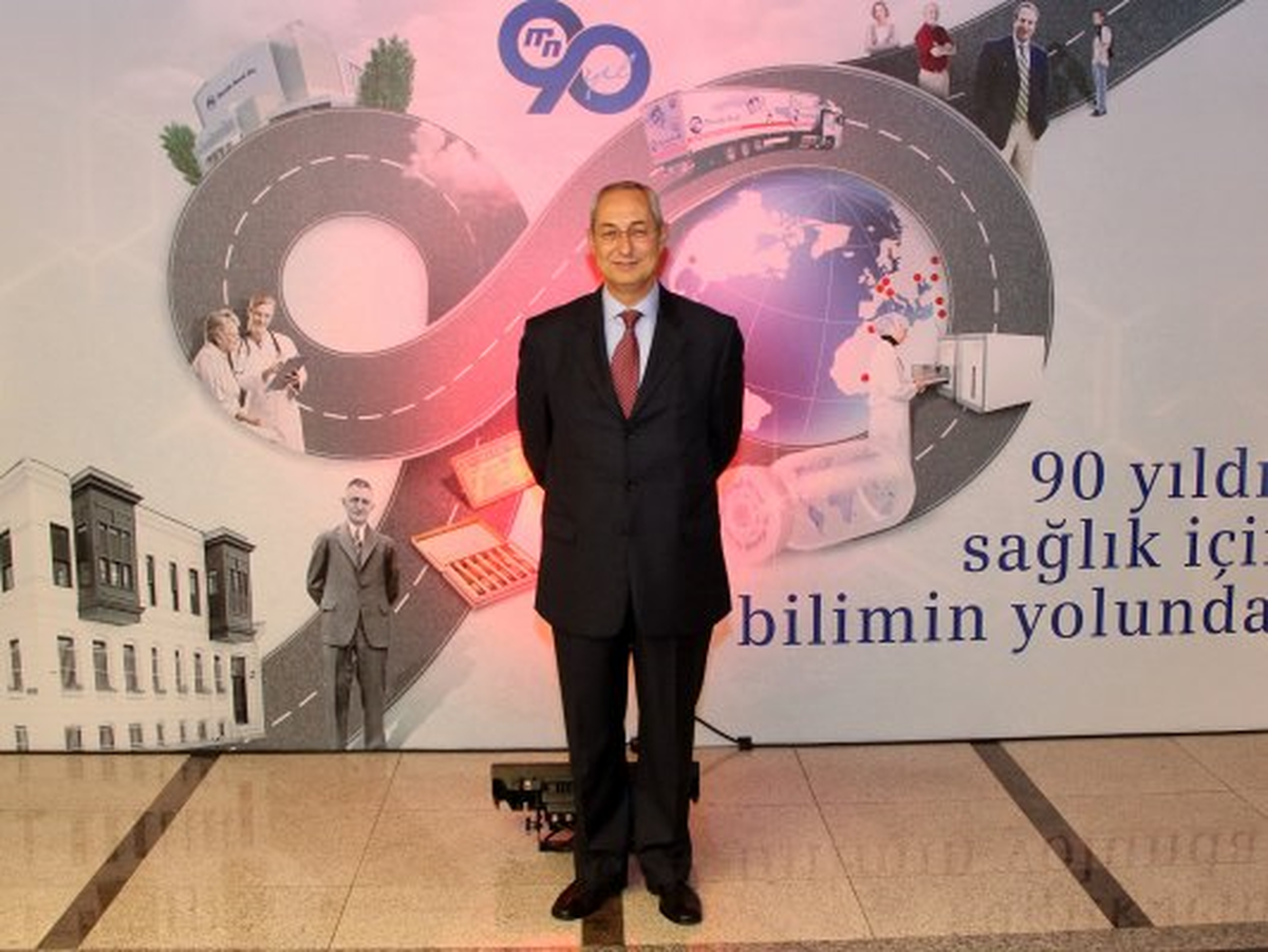 14. Mustafa Nevzat Eczacılık Ödülü Sahibini Bekliyor