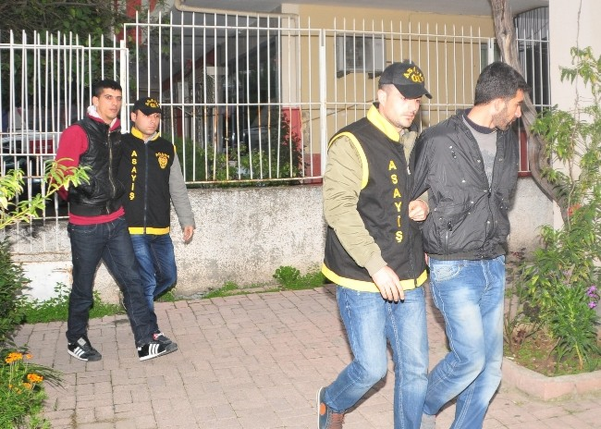 2 İş Yerinden Hırsızlık Yapan 4 Kişi Tutuklandı