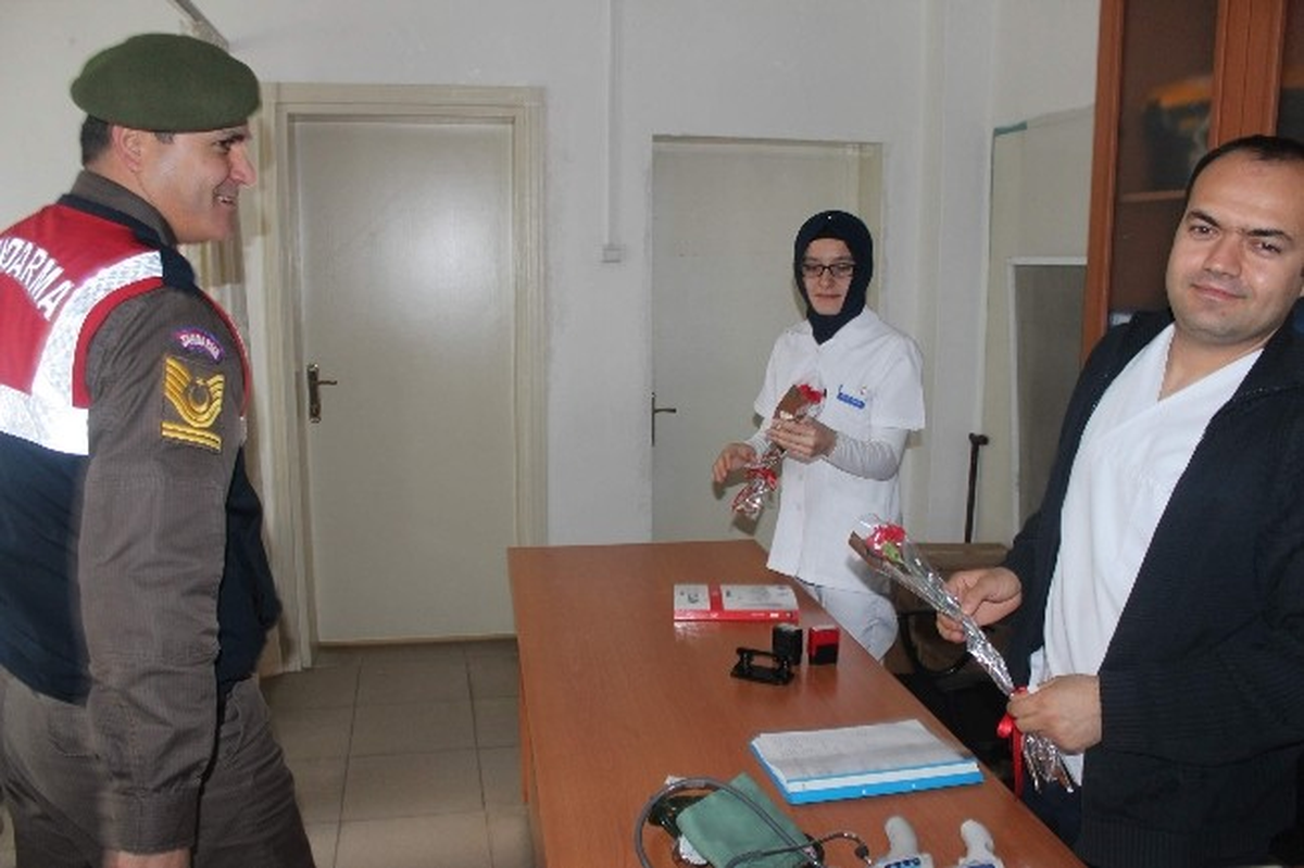 Acil Servis Çalışanlarına Jandarma Jesti