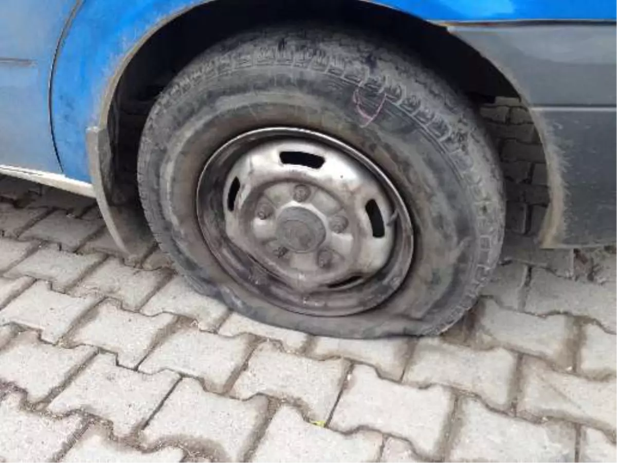 AK Parti Konvoyundaki 24 Aracın Lastikleri Kesildi