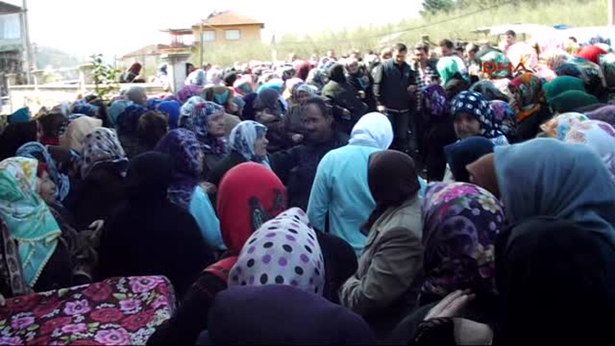 Hastaneden Gelip, Ölen Eşinin Cenazesine Katıldı