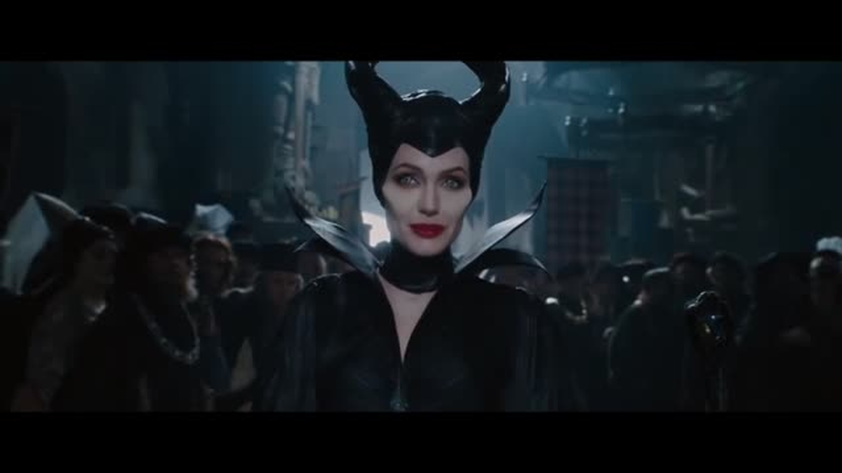 Angelina Jollie\'yi Hiç Böyle Görmediniz