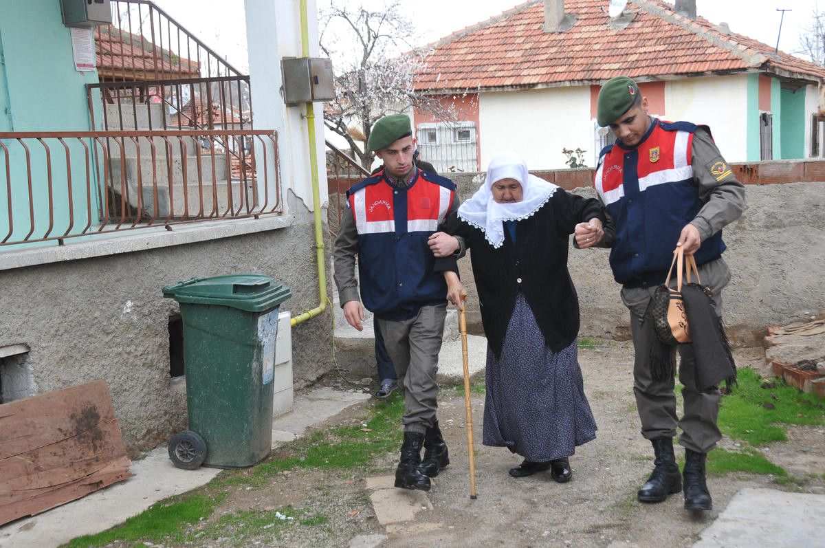 Jandarma Şehit Annesinin Tedavisini Sağladı