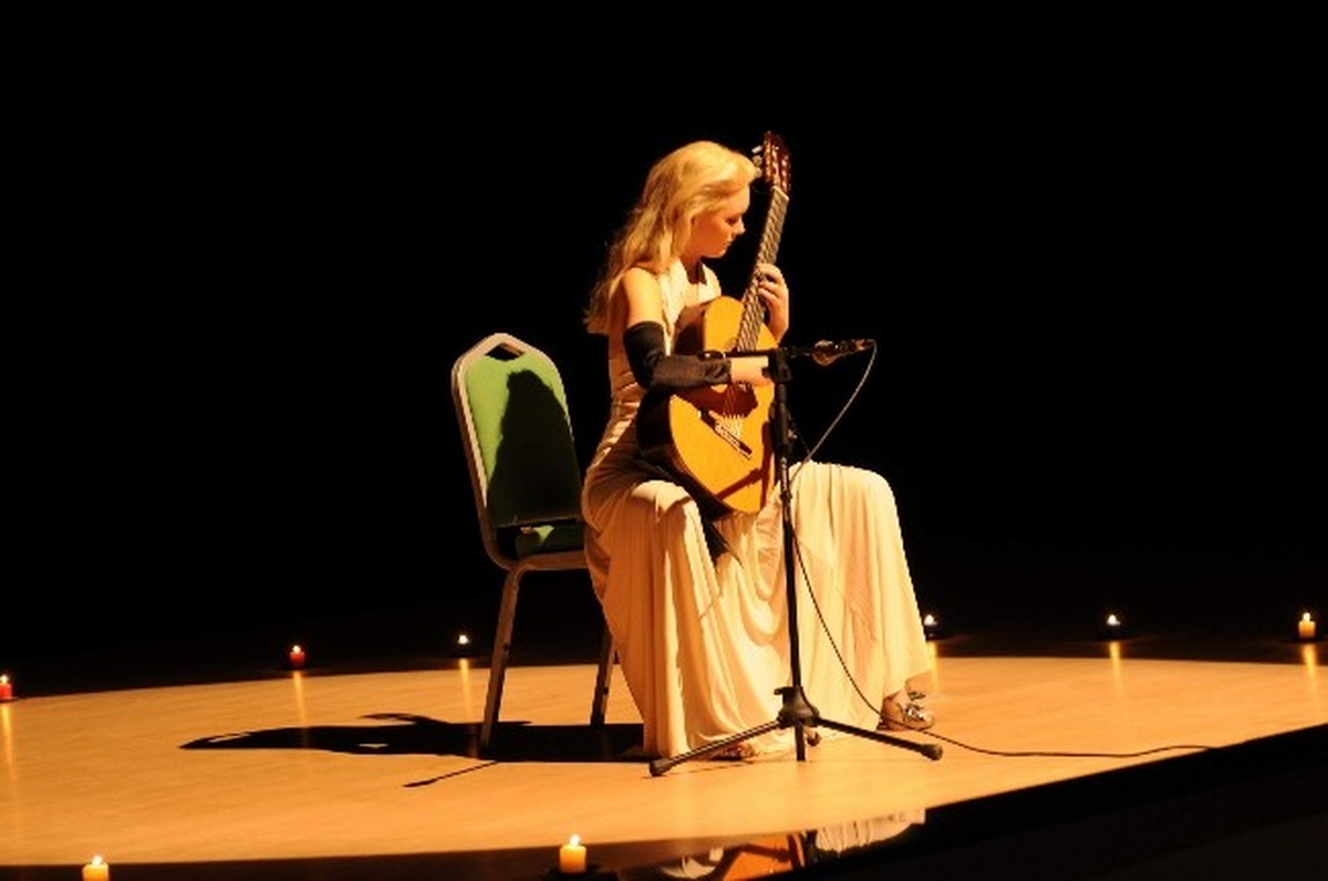Norveçli Gitarist Sandsengen, Fü\'de Konser Verdi