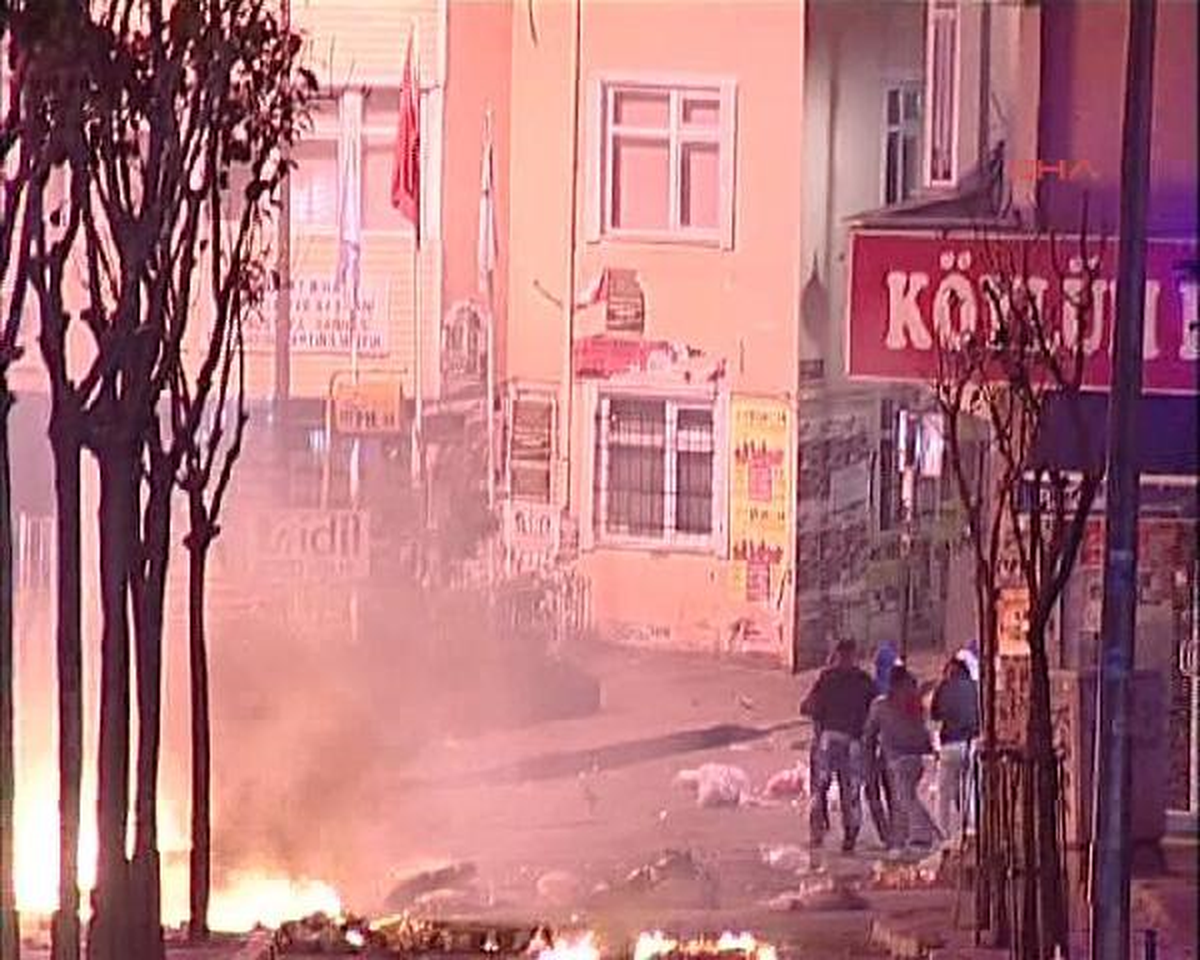 Okmeydanı\'ndaki Gösteriye Polisten TOMA\'lı Müdahale