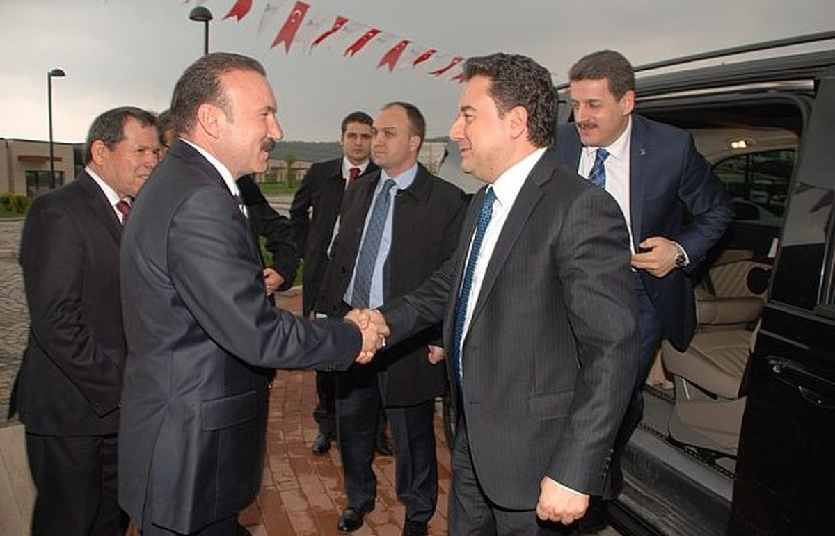 Babacan, Kadın Sosyal Yaşam Merkezine Hayran Kaldı