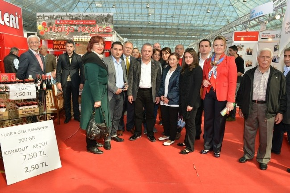 Başkan Böcek, Esnafı Ziyaret Etti