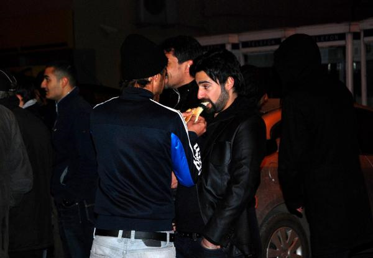 Berkin İçin Taşıdıkları Ekmekleri Yediler
