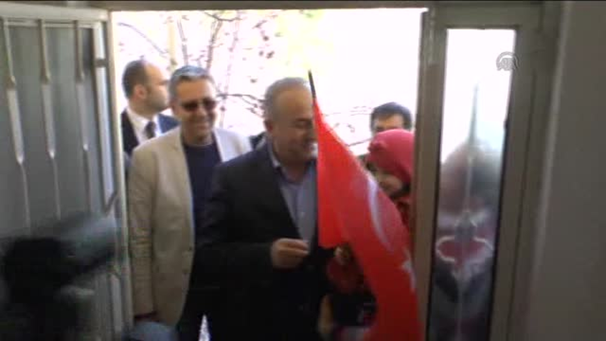 Çavuşoğlu, Finike ilçesine bağlı Yalnızköy\'ü ziyaret etti