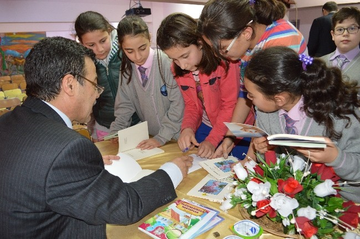 Cezaevi Müdürü\'nden Öğrencilere Şiir Dinletisi