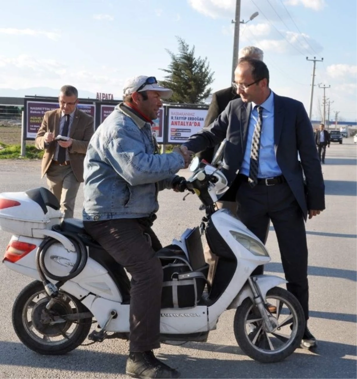 CHP Adayı Öner, "1 Nisan\'da Çayımızı Belediyede İçeceğiz"