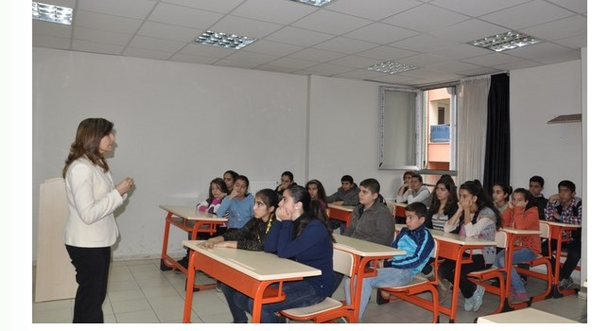 Eğitim Destek Evi Öğrencilerine Dijital Oyuncak Dağıtıldı
