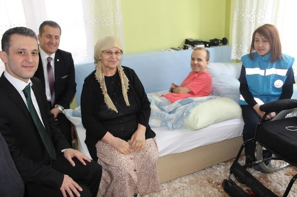 Evde Bakım Hizmeti Verilen Hastalara Ziyaret